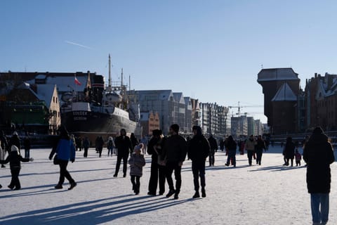 Restaurant/places to eat, Off site, Day, Natural landscape, Activities, Activities, Winter, On site, River view, Seasons, Time of day, Location