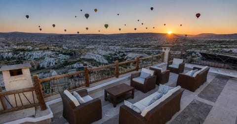 Natural landscape, View (from property/room), Balcony/Terrace, Mountain view, Sunrise