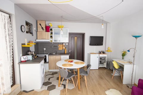 Kitchen or kitchenette, Dining area, kitchen