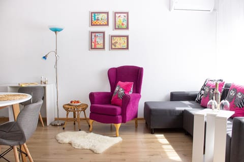 Living room, Seating area