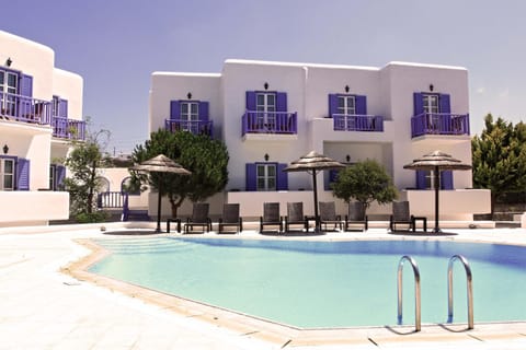 Facade/entrance, Swimming pool