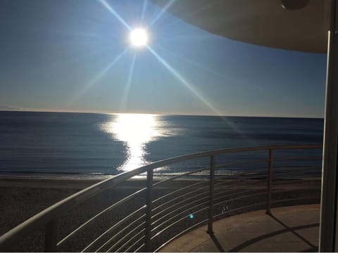 Balcony/Terrace, Sea view, Street view, Sunrise