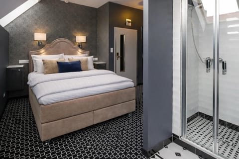 Shower, Bed, Photo of the whole room