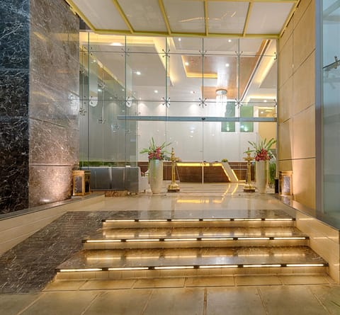 Restaurant/places to eat, Facade/entrance, Area and facilities