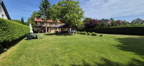 Property building, Spring, Day, Natural landscape, Activities, Summer, Garden, Area and facilities, Entertainment, Parking