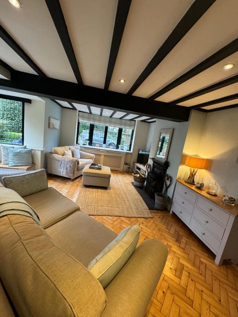 Thornton House Private Country House Thornton Hough Entire House sleeps 6 House in Wirral