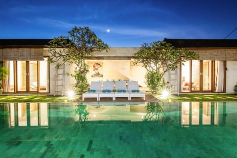 Patio, Night, Garden view, Pool view, Swimming pool, Swimming pool, sunbed
