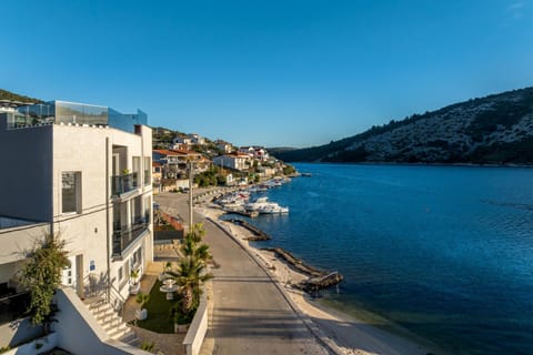 Day, Sea view, Street view