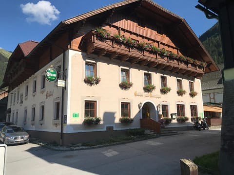 Property building, Facade/entrance, Off site, Day, Parking