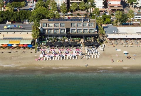Property building, Day, People, Natural landscape, Bird's eye view, Beach, Sea view, group of guests