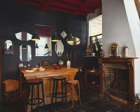 Property building, Breakfast