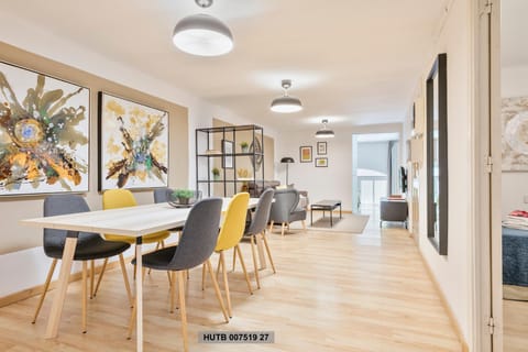 Day, Living room, Dining area, On site