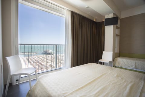 Bed, Natural landscape, TV and multimedia, View (from property/room), Photo of the whole room, Bedroom, Sea view