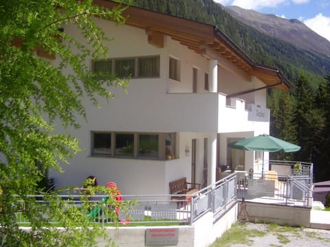 Property building, Restaurant/places to eat, Day, Natural landscape, Summer, BBQ facilities, Fishing, Garden, Horse-riding, Ski School, Skiing, Balcony/Terrace, Hiking, Cycling, On site, Garden view