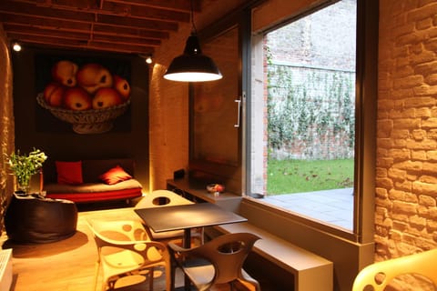 Seating area, Dining area