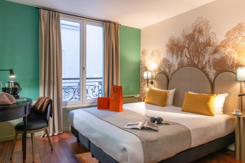 Bed, Living room, Bedroom