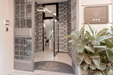 Facade/entrance, Internal: Not applicable to any particular room