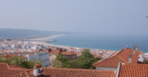 Facade/entrance, City view, Sea view