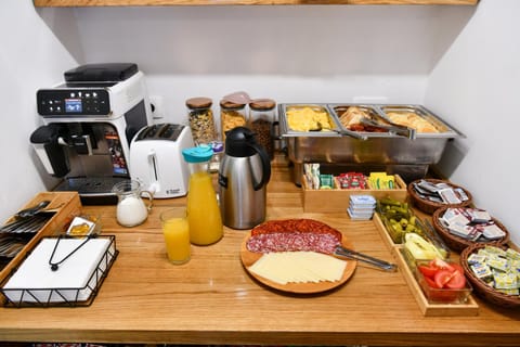 Breakfast, Continental breakfast, Buffet breakfast