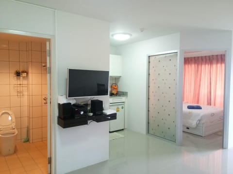 Coffee/tea facilities, Kitchen or kitchenette, Bedroom
