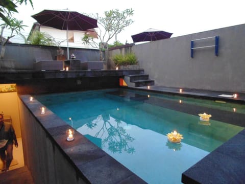 Swimming pool, Swimming pool