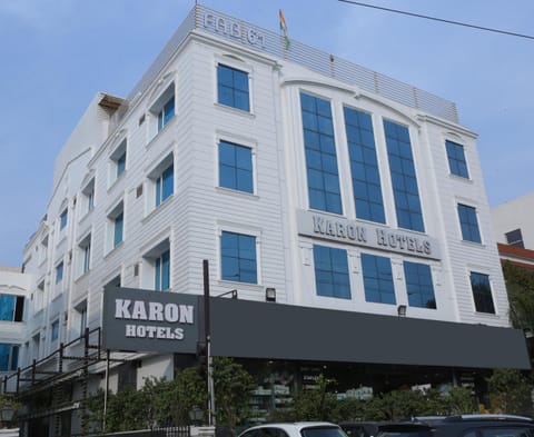 Property building, Day, Street view, Parking