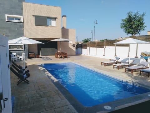 Toilet, BBQ facilities, Swimming pool, Swimming pool