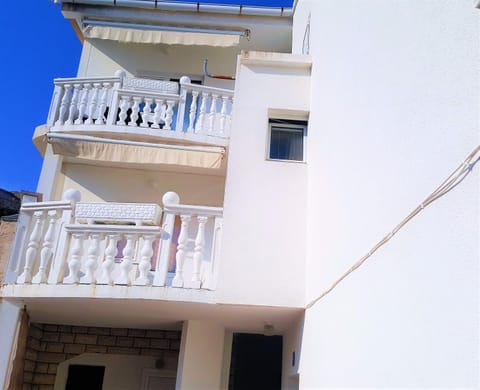 Property building, Facade/entrance, Balcony/Terrace