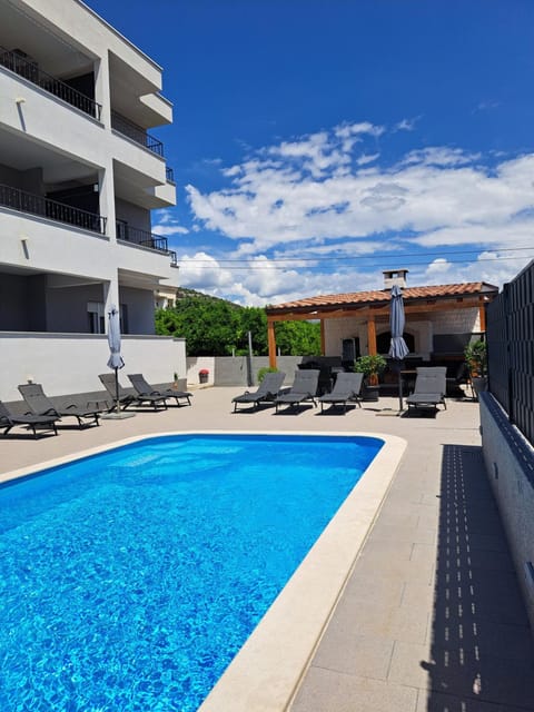 Pool view, Swimming pool