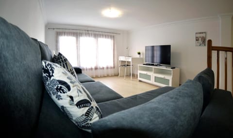 TV and multimedia, Living room, Seating area, locker