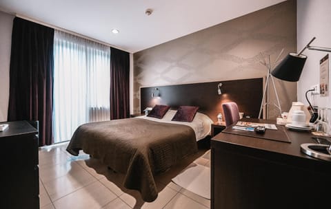 Bed, Coffee/tea facilities, Kitchen or kitchenette, Photo of the whole room, Seating area, Bedroom