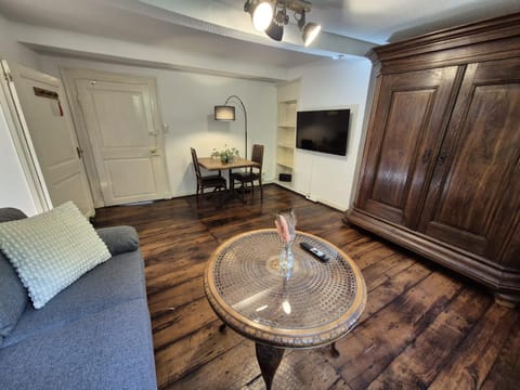 Living room, Dining area, wardrobe