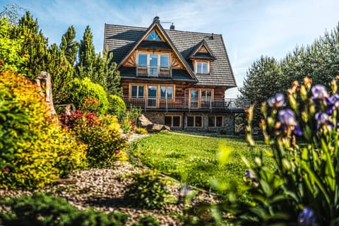 Property building, Day, Garden, Garden view