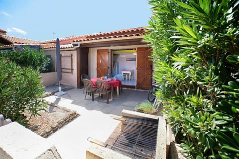 Facade/entrance, BBQ facilities, Garden, Balcony/Terrace