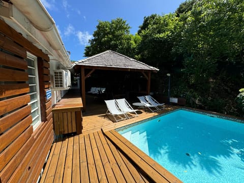Swimming pool, sunbed