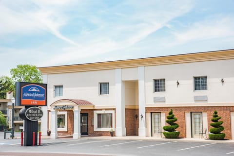 Property building, Facade/entrance, Day, Property logo or sign