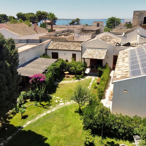Property building, Day, Neighbourhood, Natural landscape, Bird's eye view, Garden, Garden view