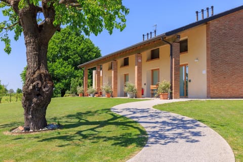 Property building, Facade/entrance, Spring, Natural landscape, Garden, On site, Garden view