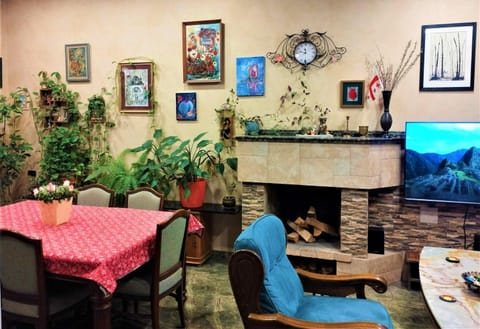 Communal lounge/ TV room, TV and multimedia, Living room, Seating area, Dining area