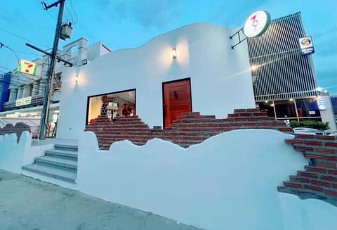Property building, On-site shops