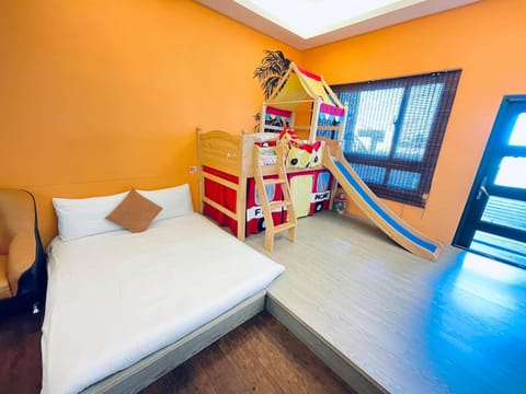 Photo of the whole room, bunk bed