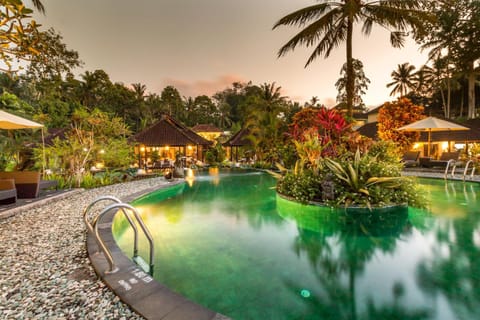 Spring, Day, Natural landscape, Garden, Garden view, Pool view, Swimming pool, sunbed