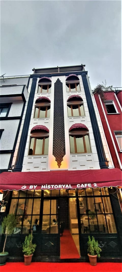 Property building, Day