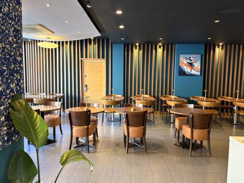 Lounge or bar, Breakfast