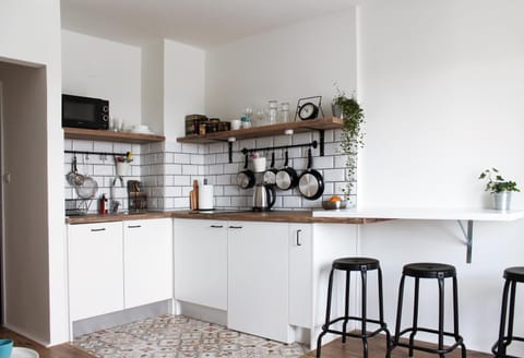 Coffee/tea facilities, Kitchen or kitchenette, Dining area