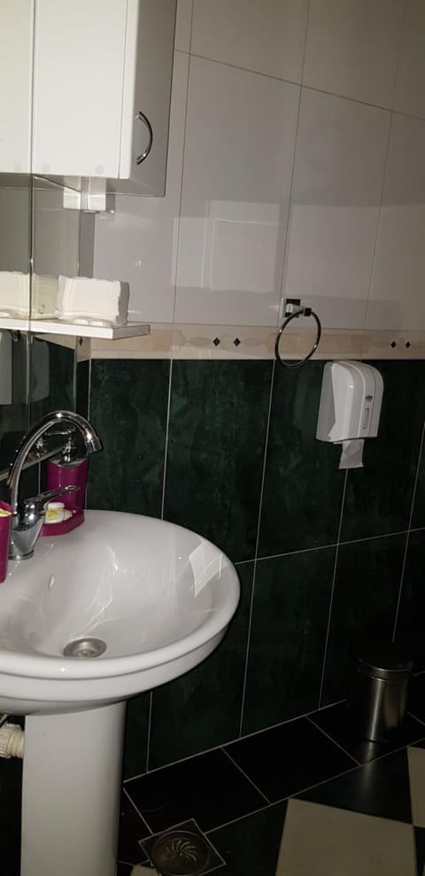 KULA DAMJANOVA-Komnenovo selo Hotel in Montenegro