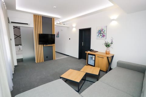 Communal lounge/ TV room, TV and multimedia, Living room, Seating area