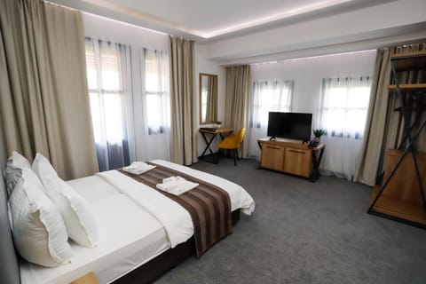 Bed, Library, Photo of the whole room, Bedroom