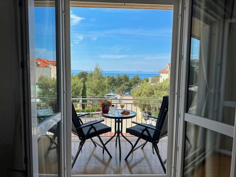 Day, View (from property/room), Balcony/Terrace, Seating area, Beach, Sea view