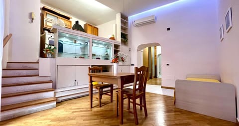 Kitchen or kitchenette, Living room, Seating area, Dining area, air conditioner